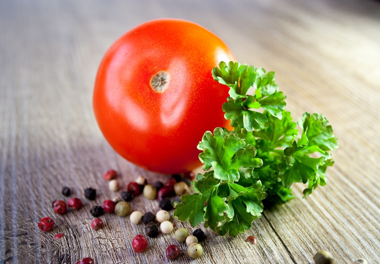 tomato, parsley, pepper-663097.jpg